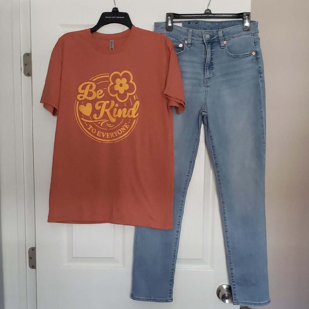 Women's GAP Light Blue Jeans & M Next Level T-Shirt